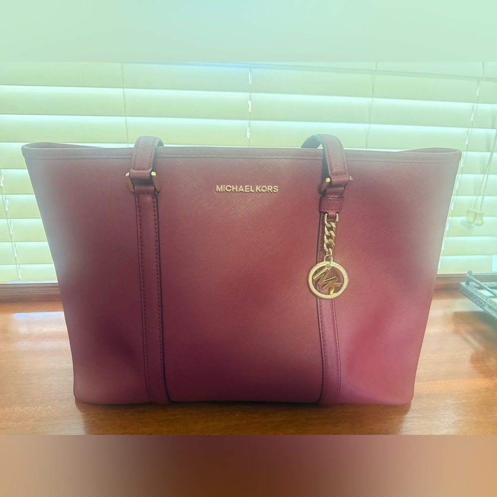 Michael Kors Jet Set Travel Large Saffiano Leather Tote Bag - Picture 4 of 11